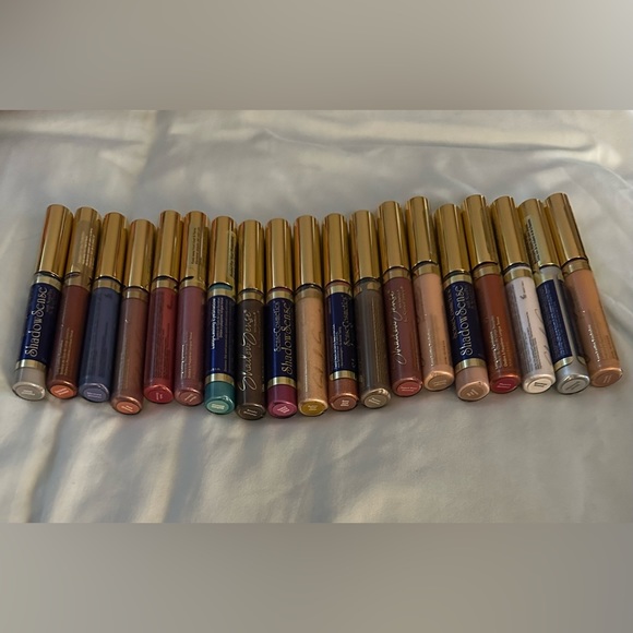 New Long-Lasting ShadowSense in Tons of Colors - Picture 15 of 16